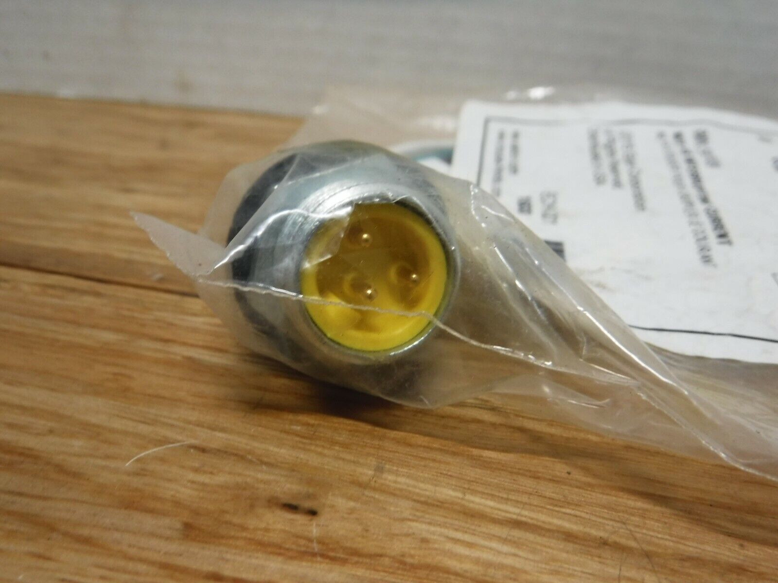 MR3E4BC100A - Eaton MR3E4BC100A, 5000109, 3 - Pole Receptacle 1/2" NPT - Surplus Alley