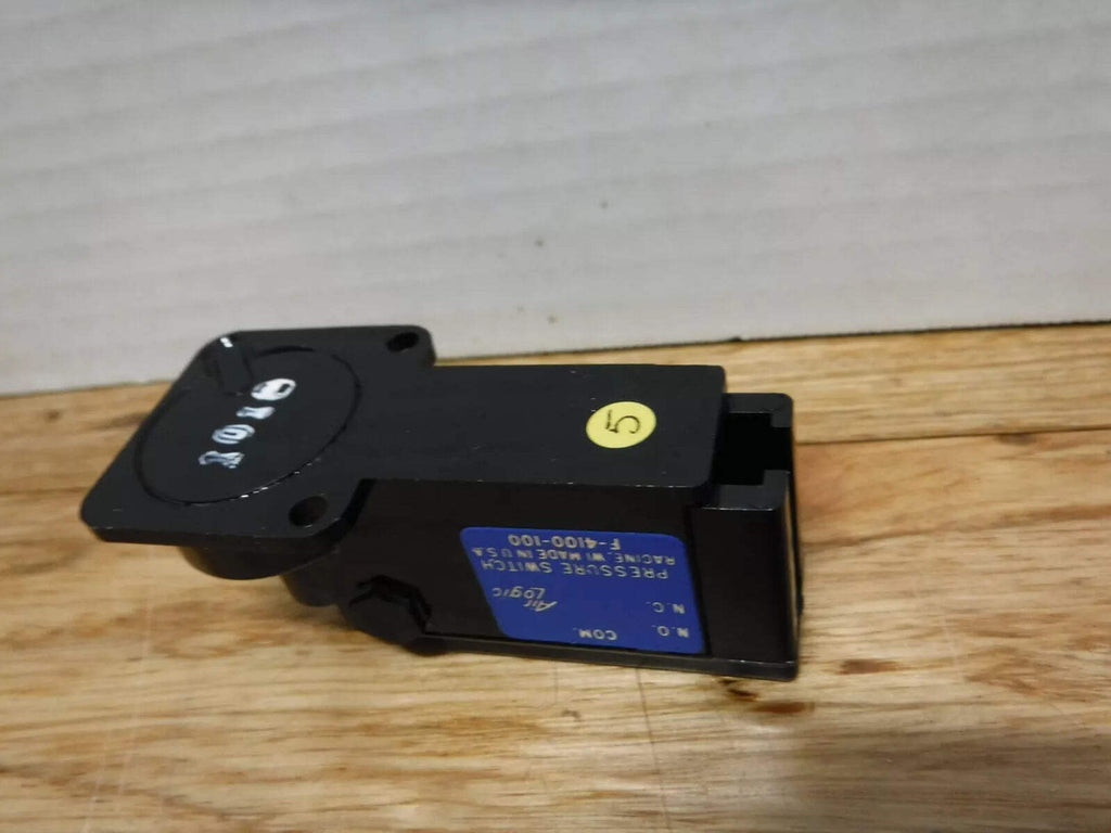 F - 4100 - 100 - AIR LOGIC F - 4100 - 100 MINIATURE PRESSURE ELECTRIC SWITCH 0.5 - 15 PSI, 1/16" - Surplus Alley