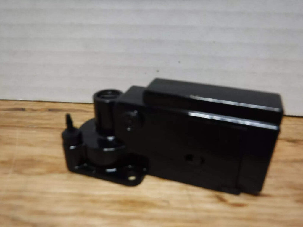 F - 4100 - 100 - AIR LOGIC F - 4100 - 100 MINIATURE PRESSURE ELECTRIC SWITCH 0.5 - 15 PSI, 1/16" - Surplus Alley