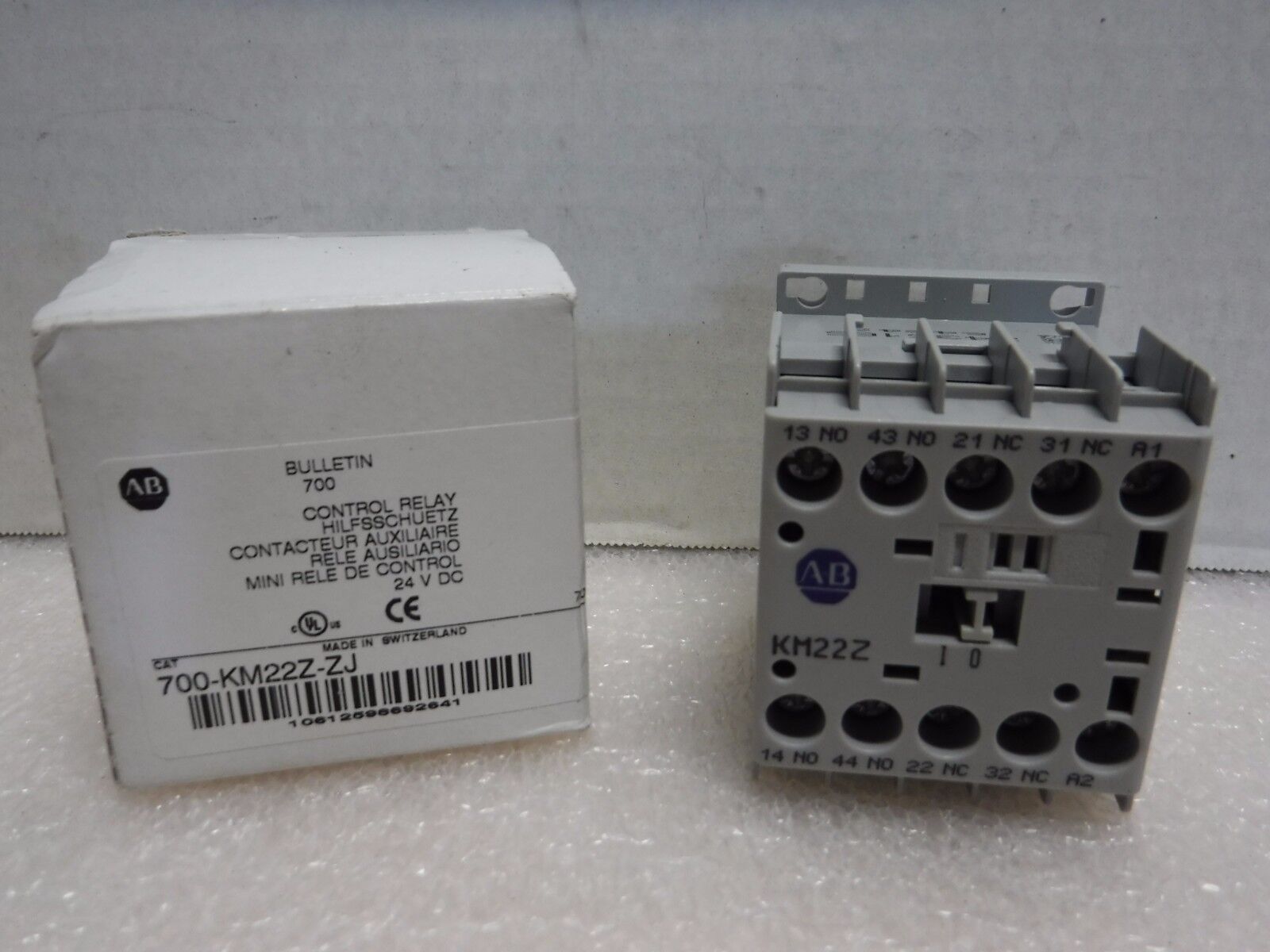 700 - KM22Z - ZJ - ALLEN BRADLEY 700 - KM22Z AB CONTROL RELAY 24VDC, 2NO + 2NC - Surplus Alley