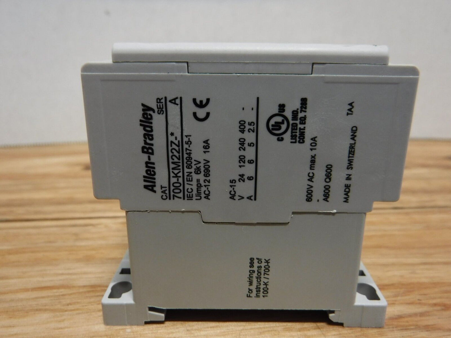 700 - KM22Z - ZJ - ALLEN BRADLEY 700 - KM22Z AB CONTROL RELAY 24VDC, 2NO + 2NC - Surplus Alley