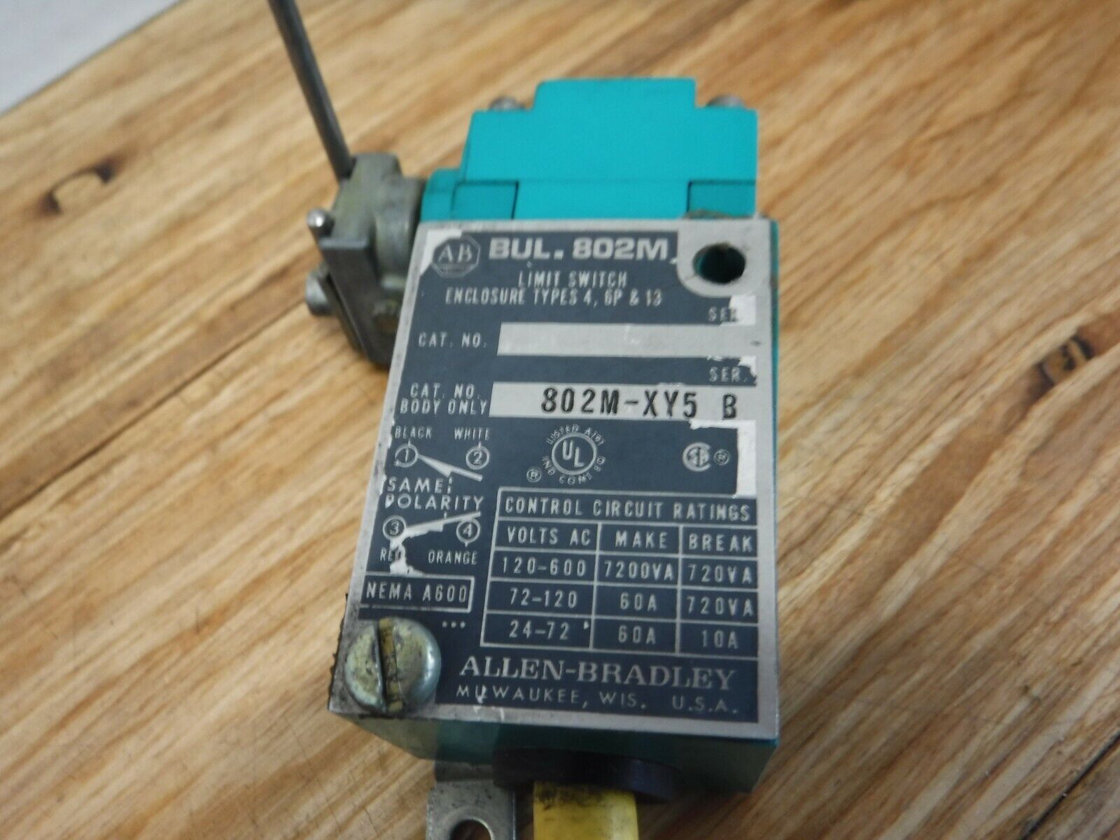 802M - XY5 - ALLEN BRADLEY 802M - XY5 LIMIT SWITCH SER. B W/ 802M - AX SER. D HEAD - Surplus Alley