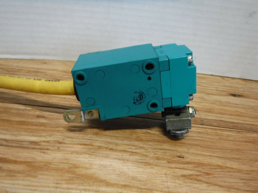 802M - XY5 - ALLEN BRADLEY 802M - XY5 LIMIT SWITCH SER. B W/ 802M - AX SER. D HEAD - Surplus Alley