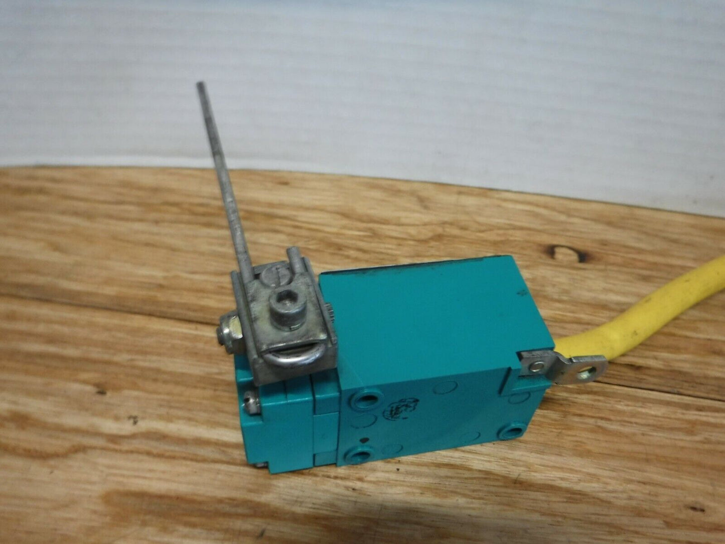 802M - XY5 - ALLEN BRADLEY 802M - XY5 LIMIT SWITCH SER. B W/ 802M - AX SER. D HEAD - Surplus Alley