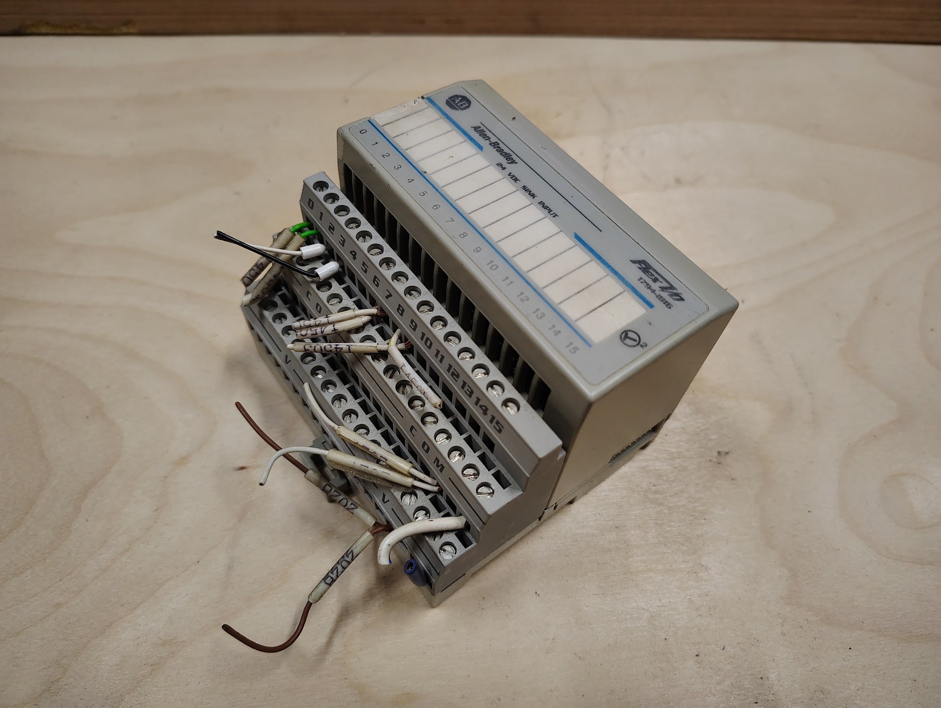 1794 - 1816 - Allen - Bradley Flex I/O, 1794 - 1816, 24 VDC Sink Input w/ Terminal Base Block - Surplus Alley