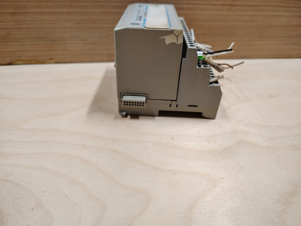1794 - 1816 - Allen - Bradley Flex I/O, 1794 - 1816, 24 VDC Sink Input w/ Terminal Base Block - Surplus Alley