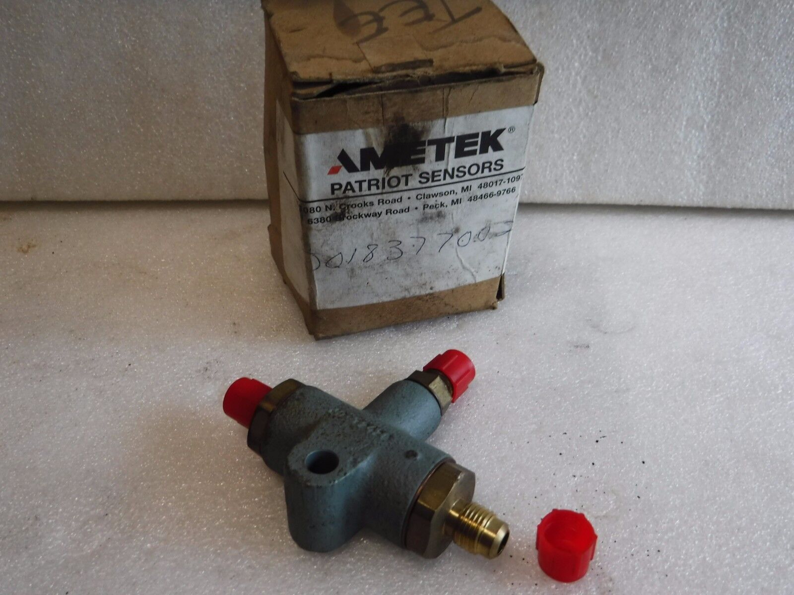 J018377002 - AMETEK T2428 TEE FITTING ASSEMBLY 3 - WAY J018377002 JP - Surplus Alley