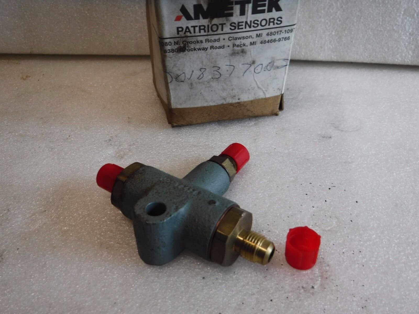 J018377002 - AMETEK T2428 TEE FITTING ASSEMBLY 3 - WAY J018377002 JP - Surplus Alley