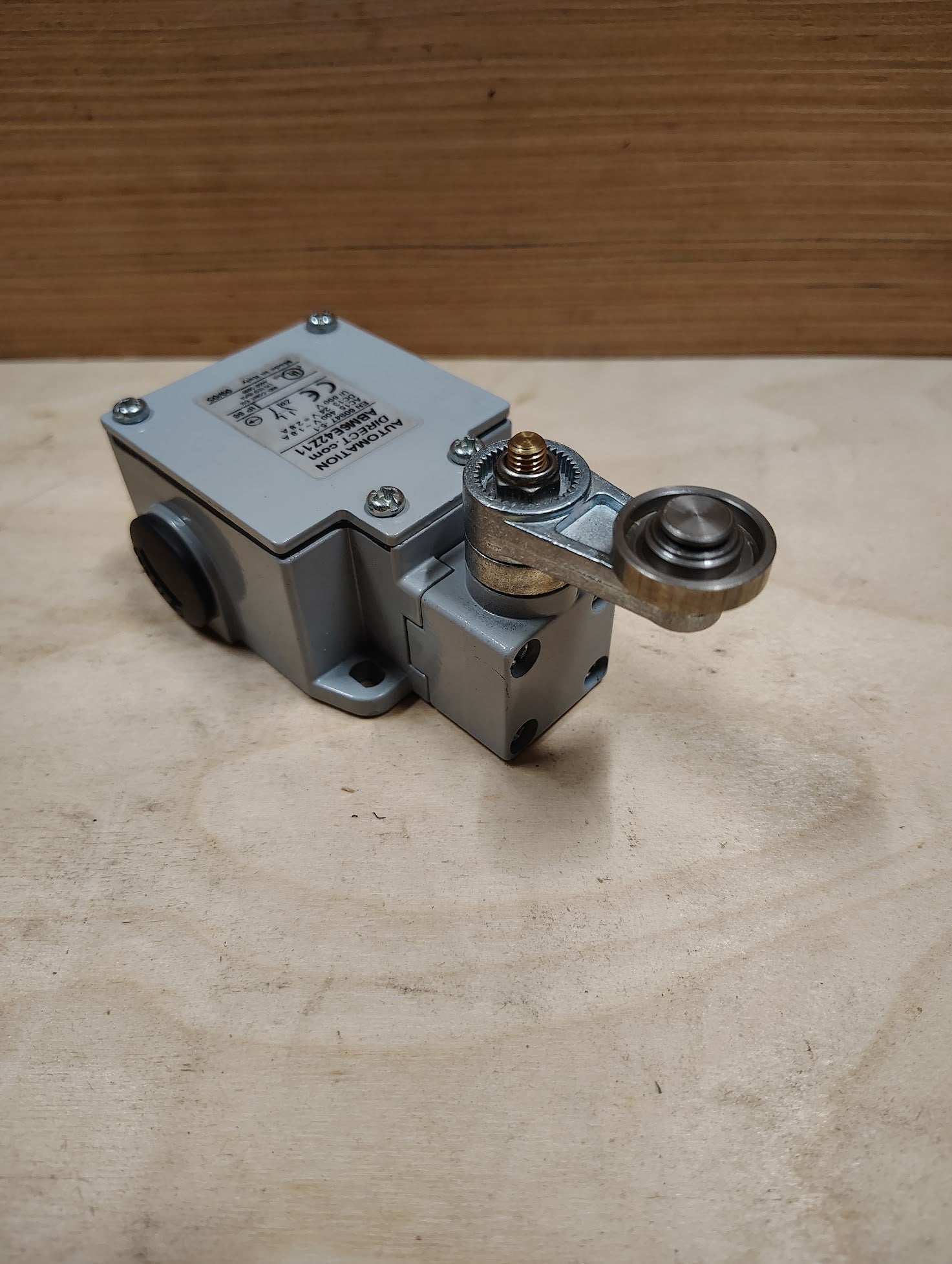 ABM6E42Z11 - Automation Direct ABM6E42Z11 Limit Switch 24 VDC 400 VAC - Surplus Alley