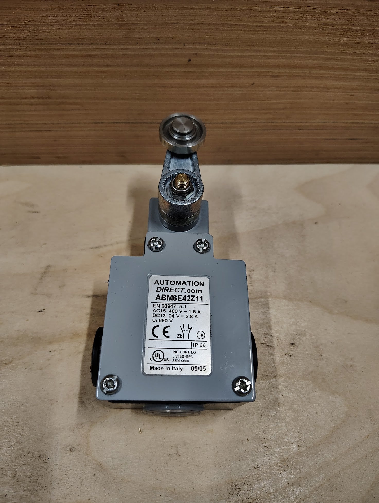 ABM6E42Z11 - Automation Direct ABM6E42Z11 Limit Switch 24 VDC 400 VAC - Surplus Alley