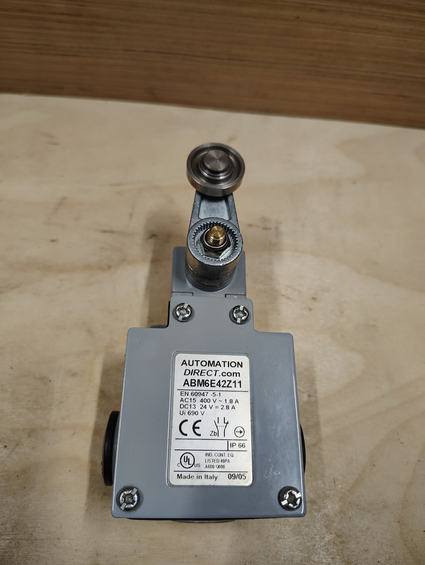 ABM6E42Z11 - Automation Direct ABM6E42Z11 Limit Switch 24 VDC 400 VAC - Surplus Alley