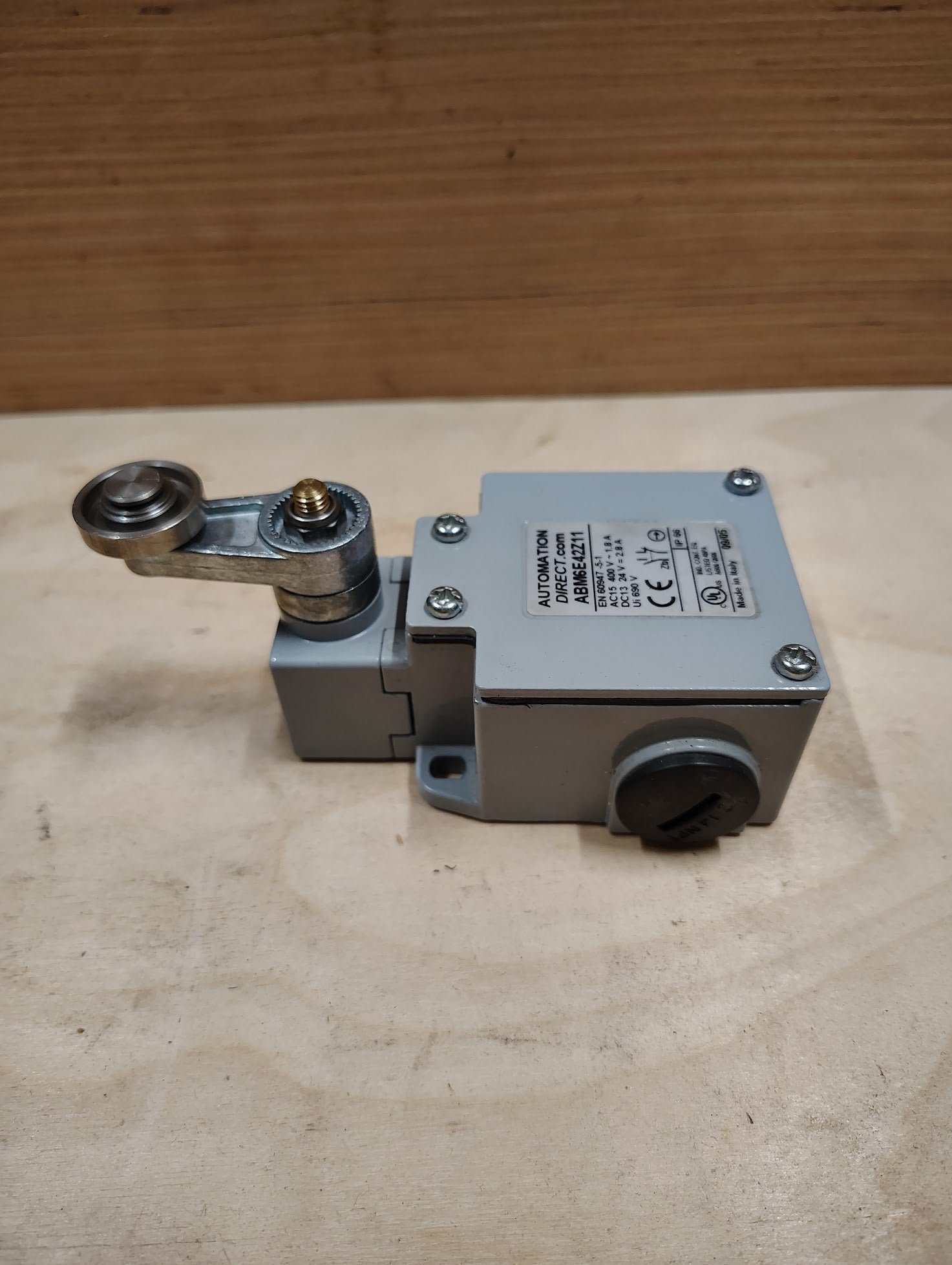 ABM6E42Z11 - Automation Direct ABM6E42Z11 Limit Switch 24 VDC 400 VAC - Surplus Alley