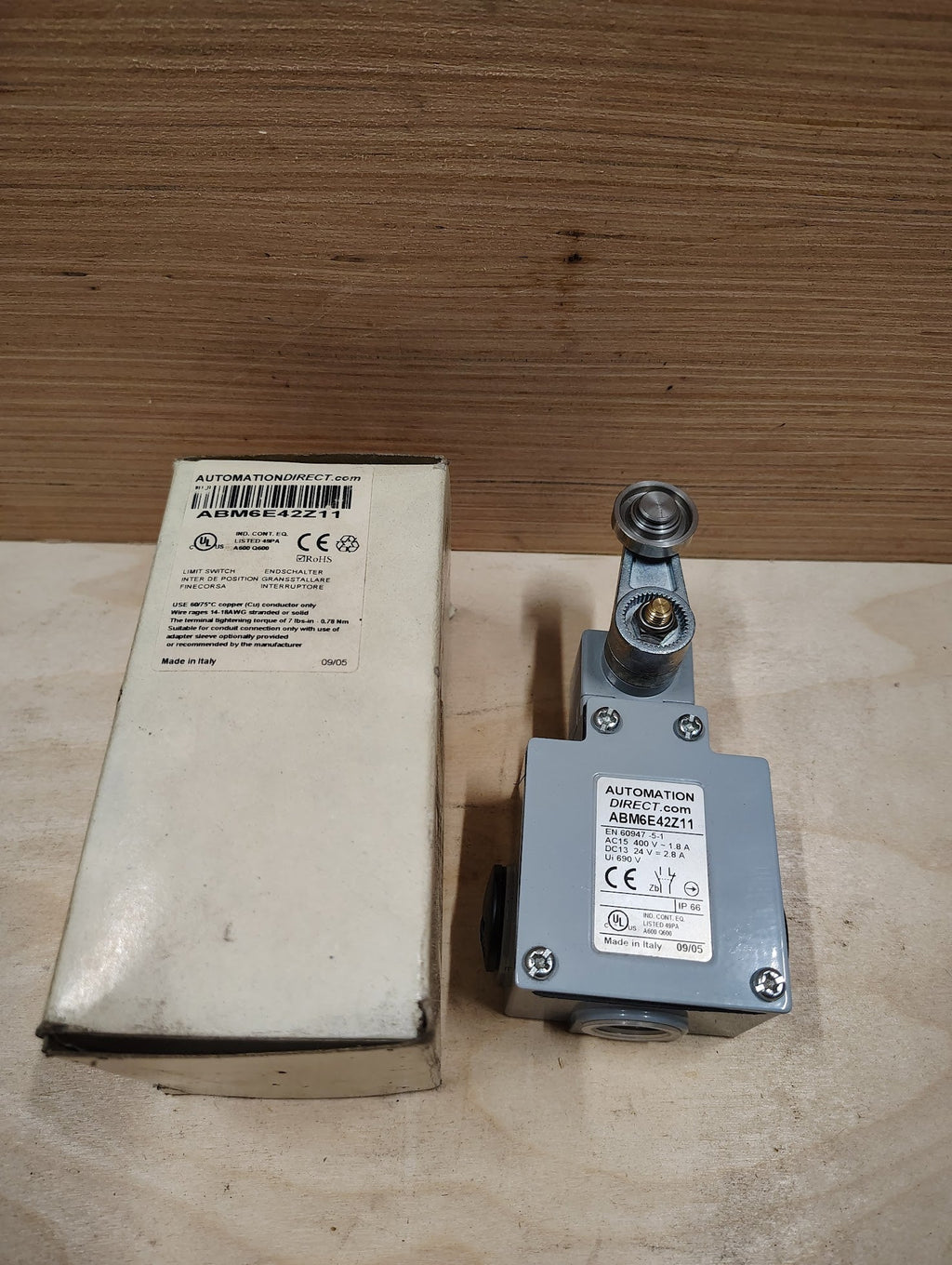 ABM6E42Z11 - Automation Direct ABM6E42Z11 Limit Switch 24 VDC 400 VAC - Surplus Alley