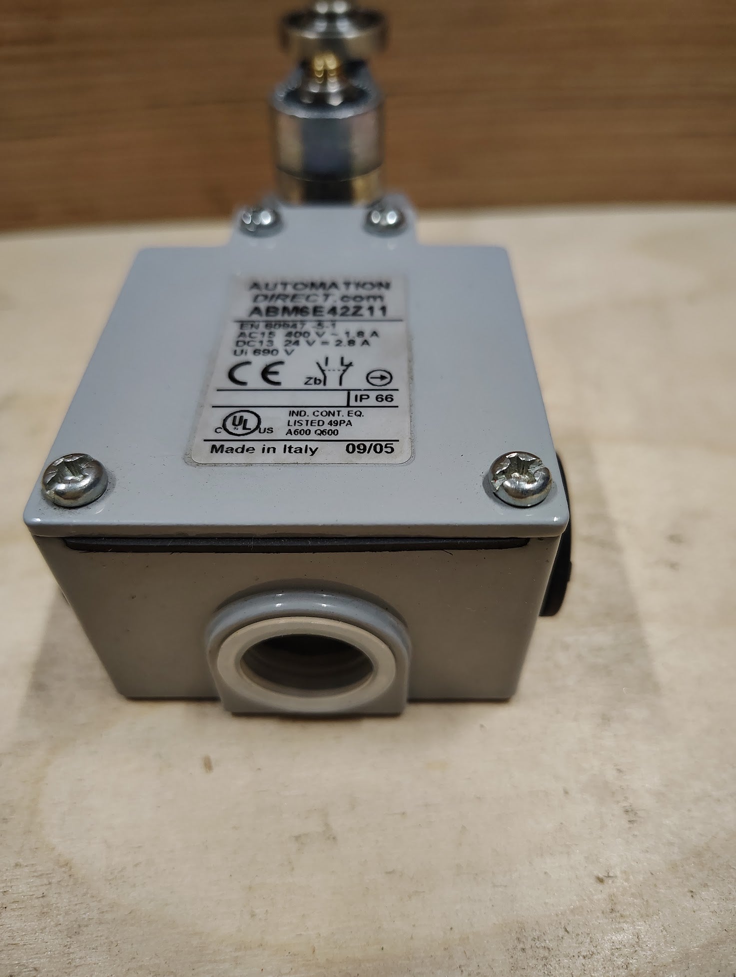 ABM6E42Z11 - Automation Direct ABM6E42Z11 Limit Switch 24 VDC 400 VAC - Surplus Alley