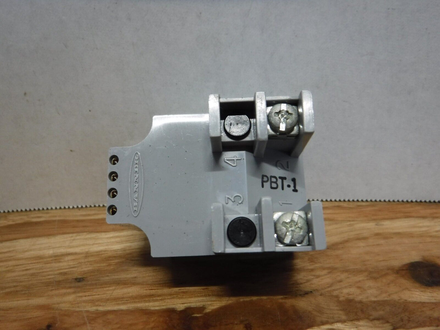 PBT - 1 - Banner PBT - 1 (16394) 3 & 4 Wire Power Block - INPUT 10 - 30VDC - Surplus Alley