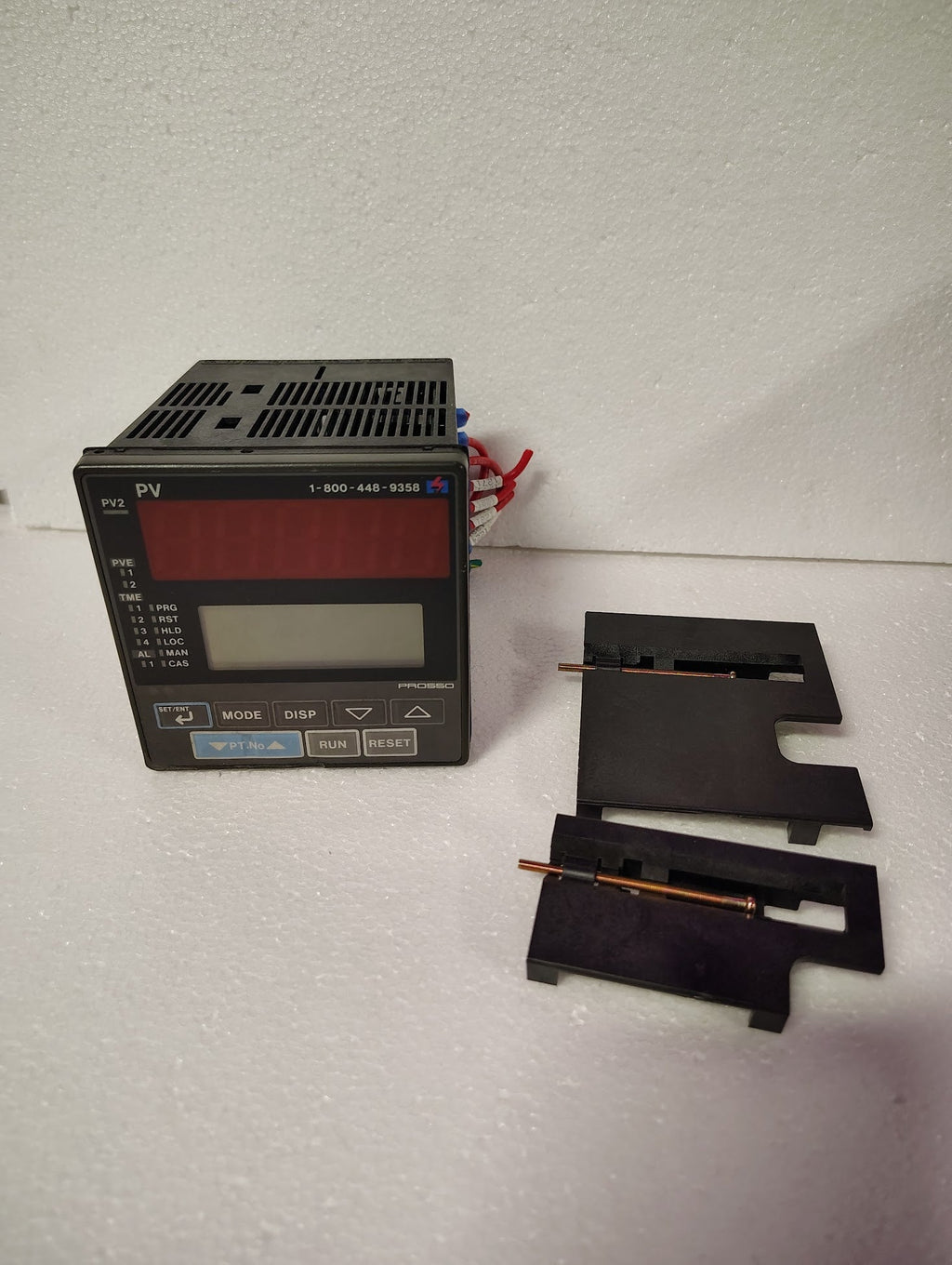 45298 - Blue M Electric 45298 PRO550 Style S1 Temperature Process Controller - Surplus Alley