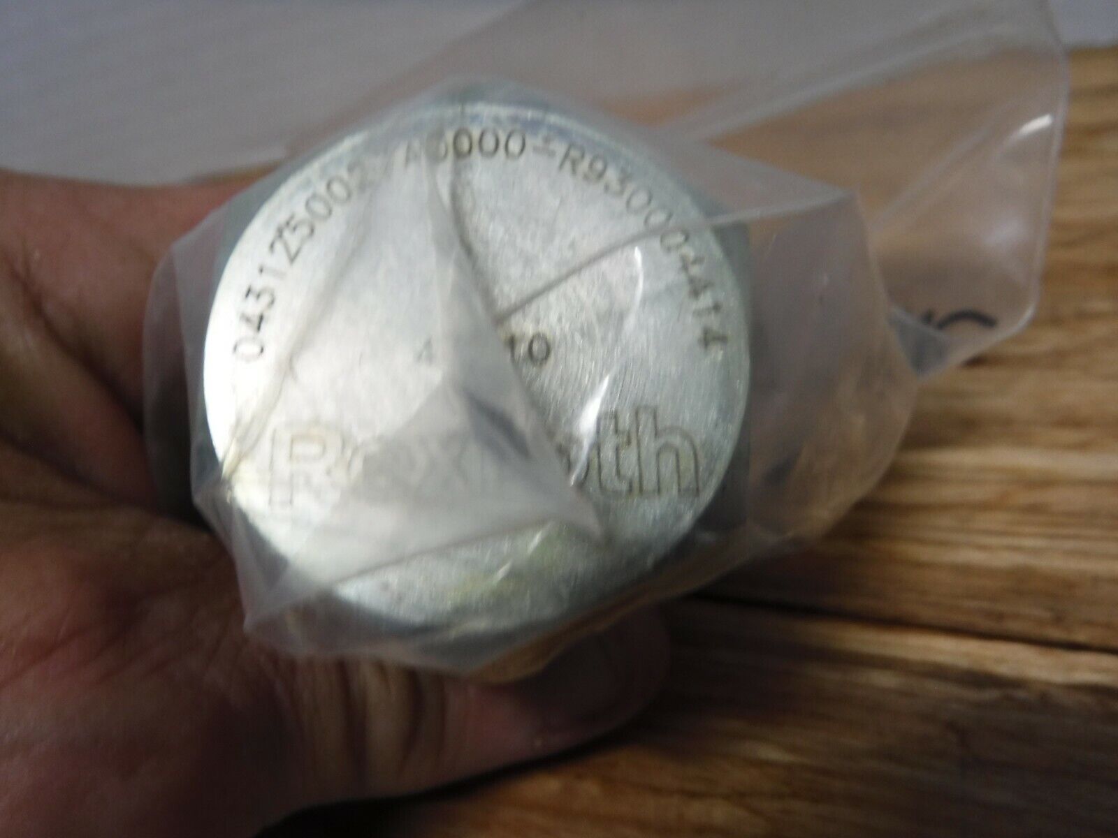 R930004414 - BOSCH R930004414 REXROTH VALVE NEW - Surplus Alley