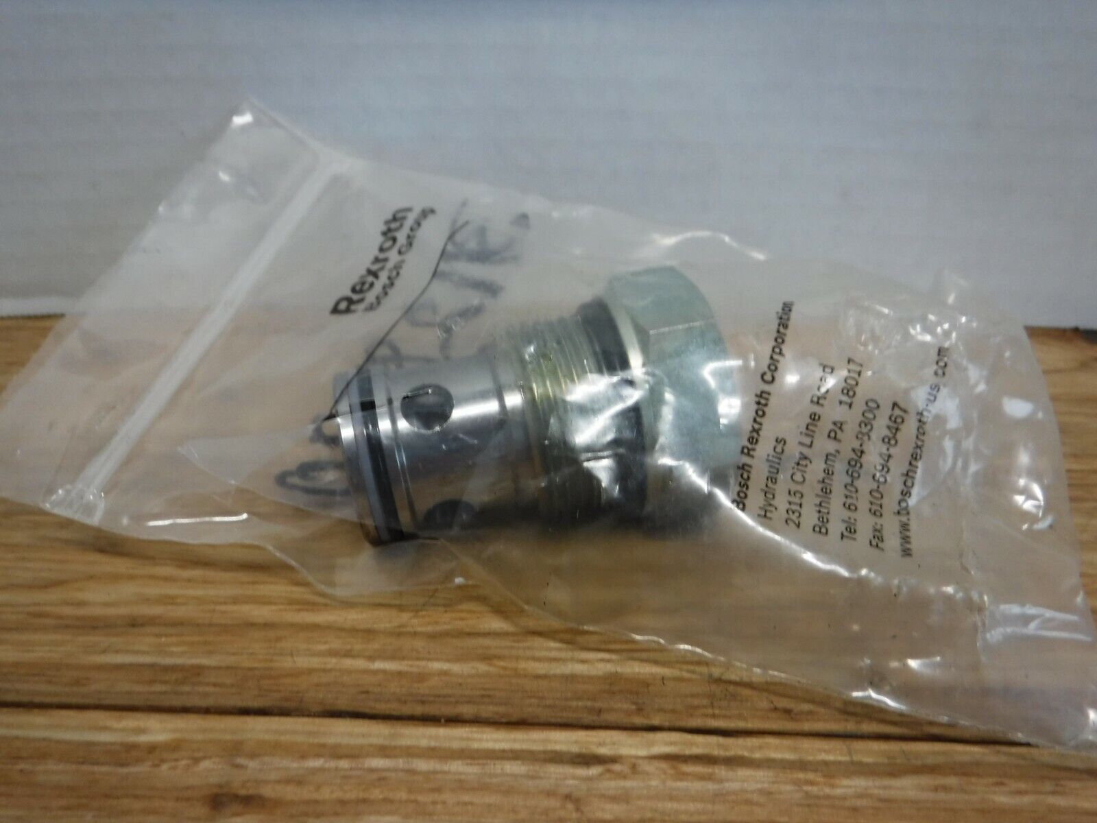 R930004414 - BOSCH R930004414 REXROTH VALVE NEW - Surplus Alley