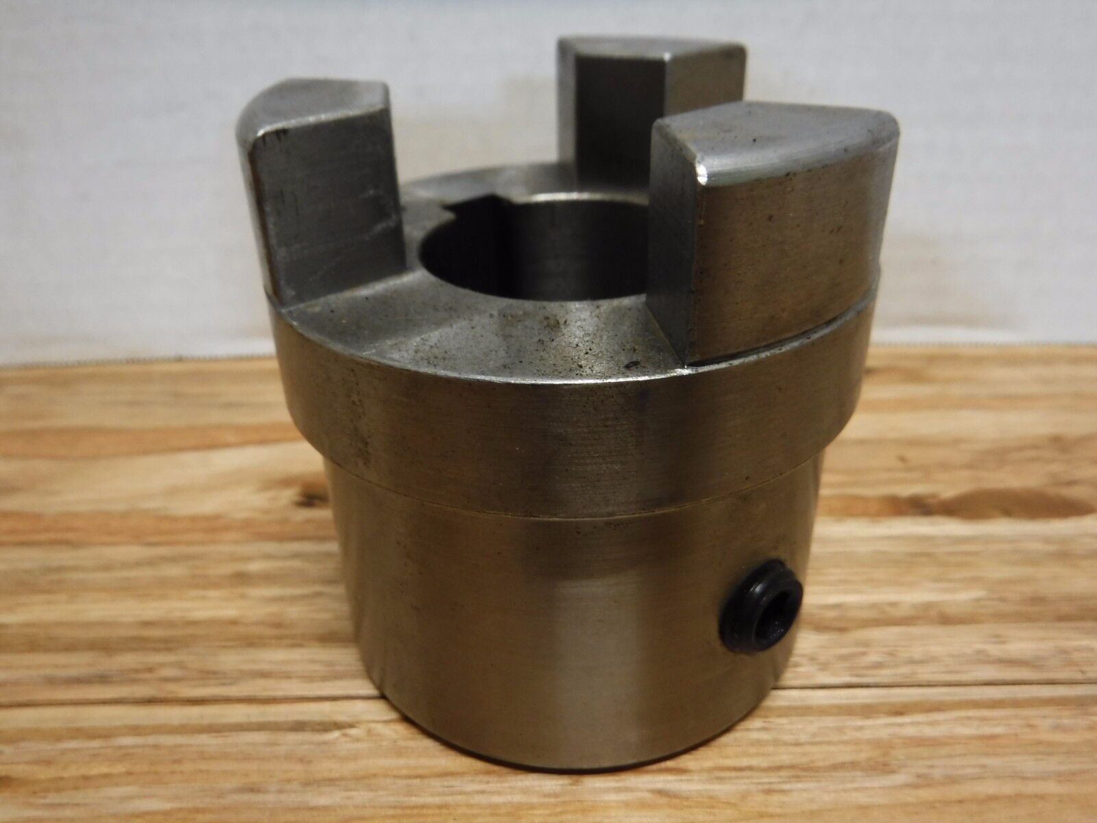 FC30 - 1 - 1/2 - BOSTON GEAR FC30 - 1 - 1/2 JAW COUPLING 1 - 1/2" BORE FC30 - Surplus Alley