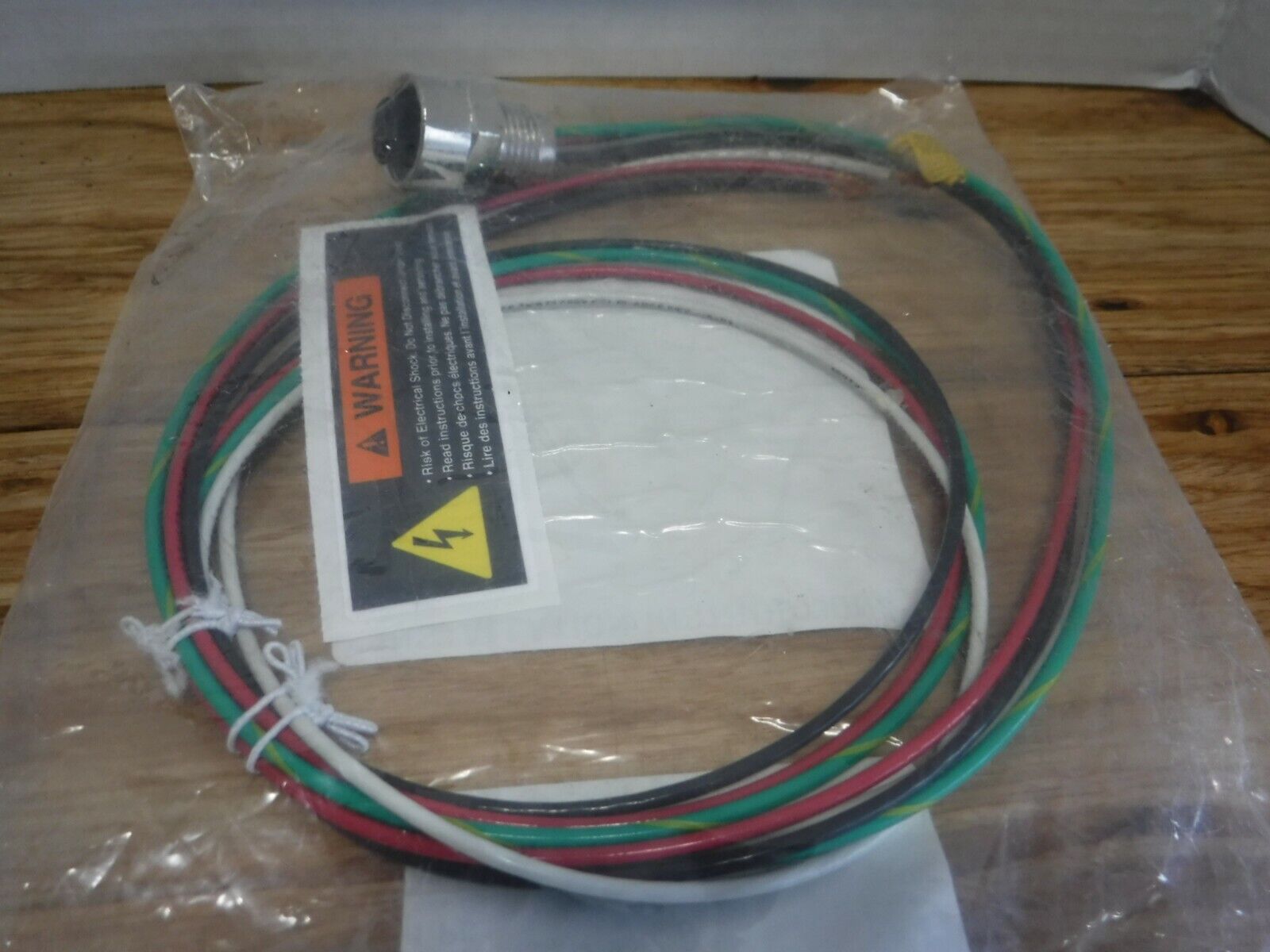 1R4000A28M010G - BRAD POWER 1R4000A28M010G, MINI CHANGE RECEPTACLE FEMALE, 4 - POLE, 14 GAUGE 1M - Surplus Alley