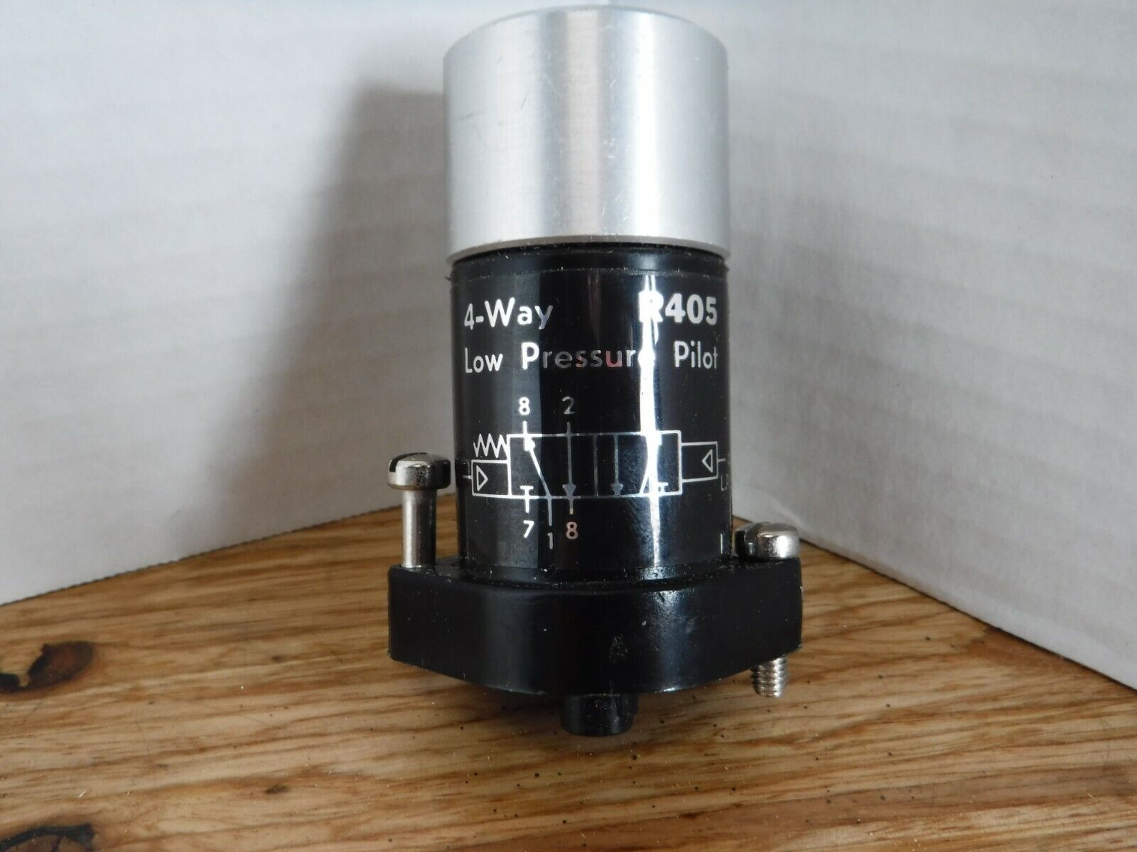 R405 - Clippard R405 Minimatic 4 Way L.P. PILOT Valve Miniature Fluid Power - Surplus Alley