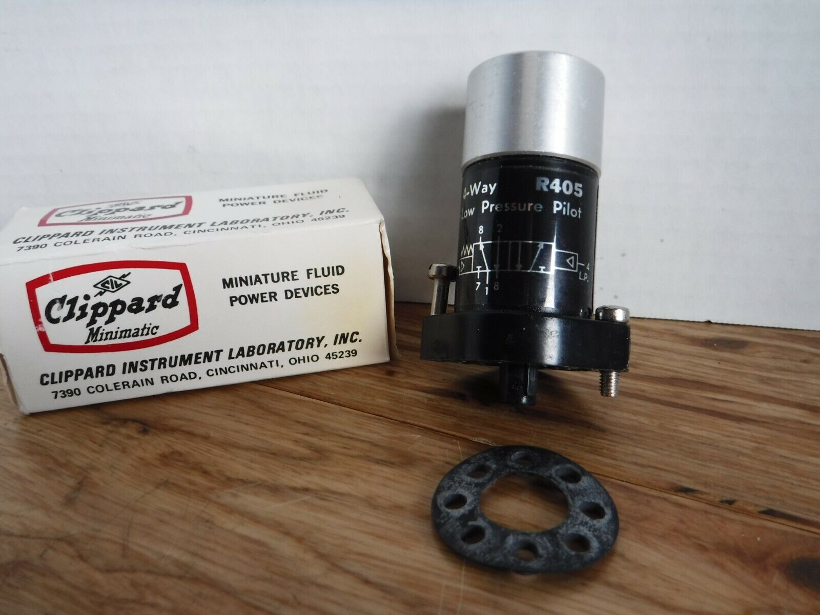 R405 - Clippard R405 Minimatic 4 Way L.P. PILOT Valve Miniature Fluid Power - Surplus Alley