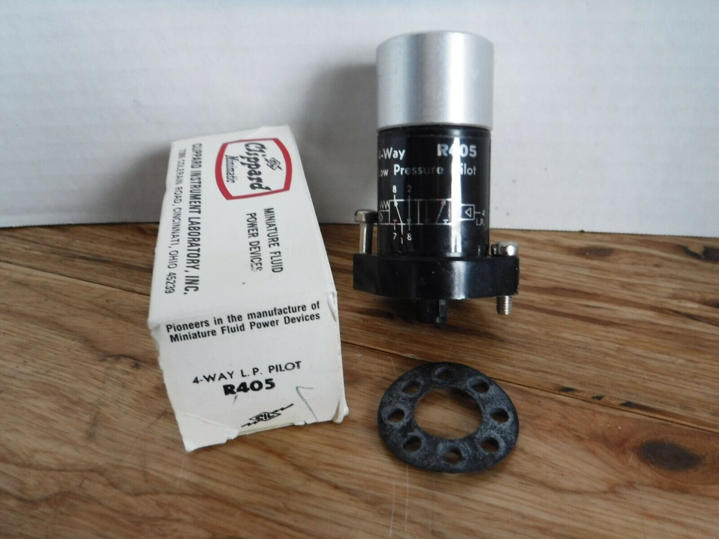 R405 - Clippard R405 Minimatic 4 Way L.P. PILOT Valve Miniature Fluid Power - Surplus Alley