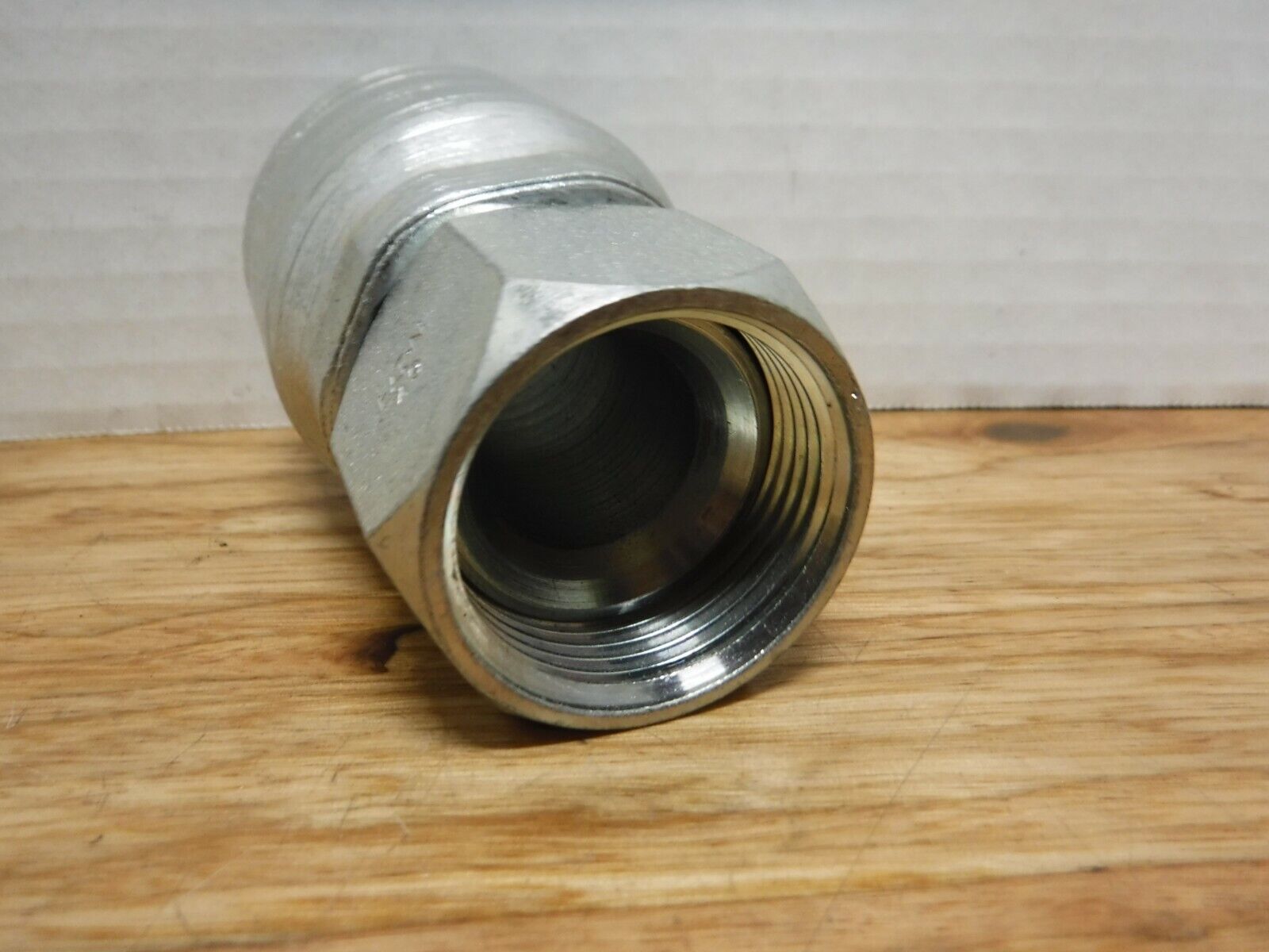 1AV16FJ20 - EATON AEROQUIP 1AV16FJ20 Crimp Fitting, 2 SPIRAL - 16 HOSE, - 20 JIC F Swivel - Surplus Alley