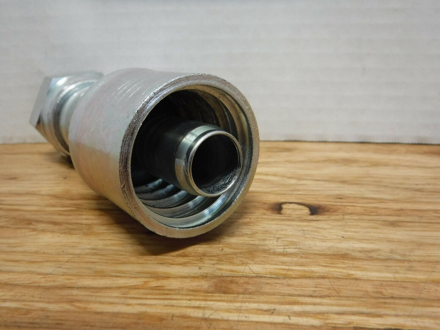 1EA16FJ12 - EATON AEROQUIP 1EA16FJ12 CRIMP FITTING 4 SPIRAL - 12 HOSE - 16 JIC F - Surplus Alley