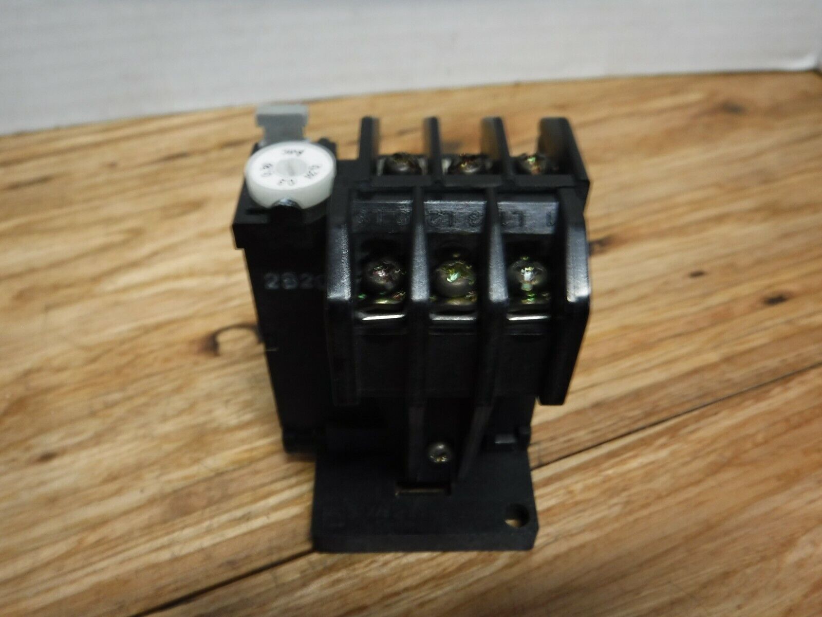 TR - 0 CONTACT - Fuji Electric TR - 0 Motor Overload Relay 0.24 - 0.36 Amp 1 N.O 1 N.C. Contacts - Surplus Alley