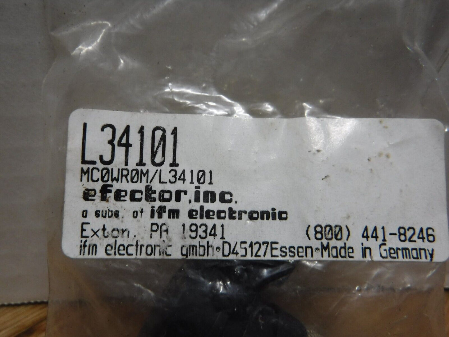 L34101 - IFM EFECTOR L34101, 3 - PIN MALE, FIELD WIREABLE, 90° - Surplus Alley