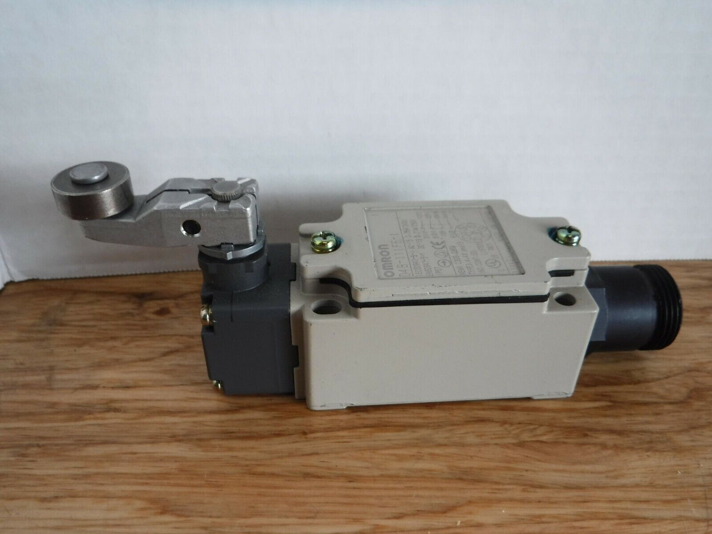 D4B - 111FF - 1 - Omron D4B - 111FF - 1 limit switch - Surplus Alley