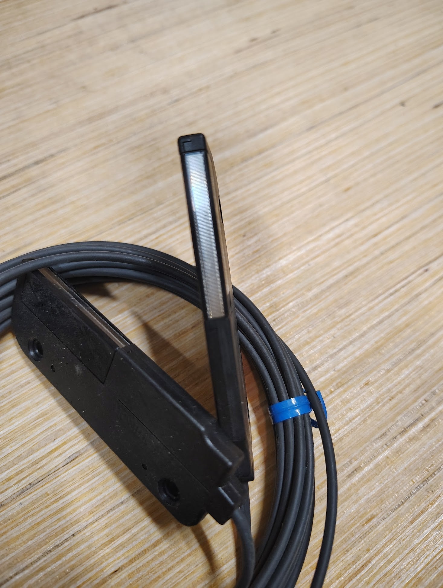 E32 - T16W - Omron E32 - T16W Fiber Optic Sensor - Surplus Alley
