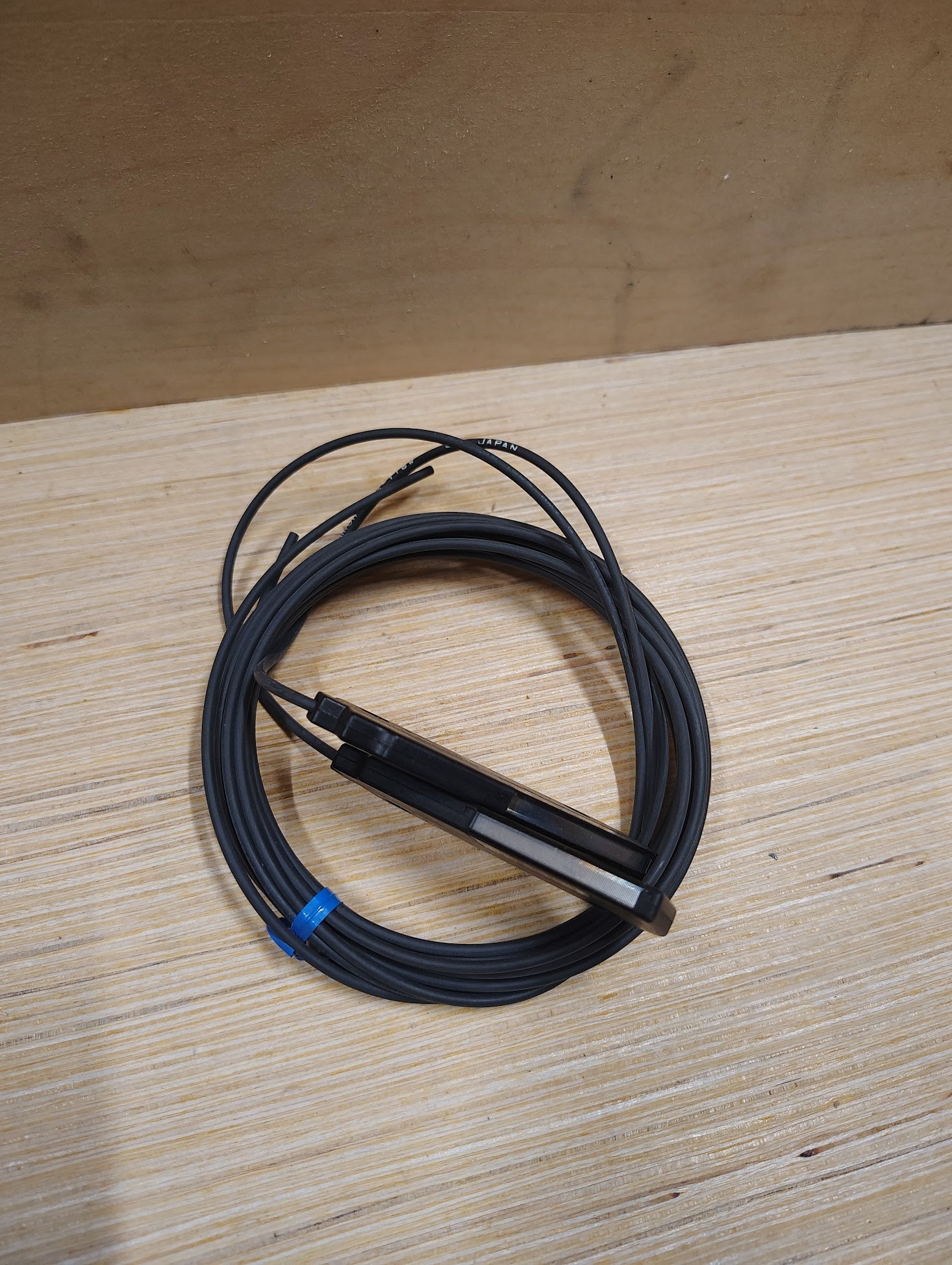 E32 - T16W - Omron E32 - T16W Fiber Optic Sensor - Surplus Alley