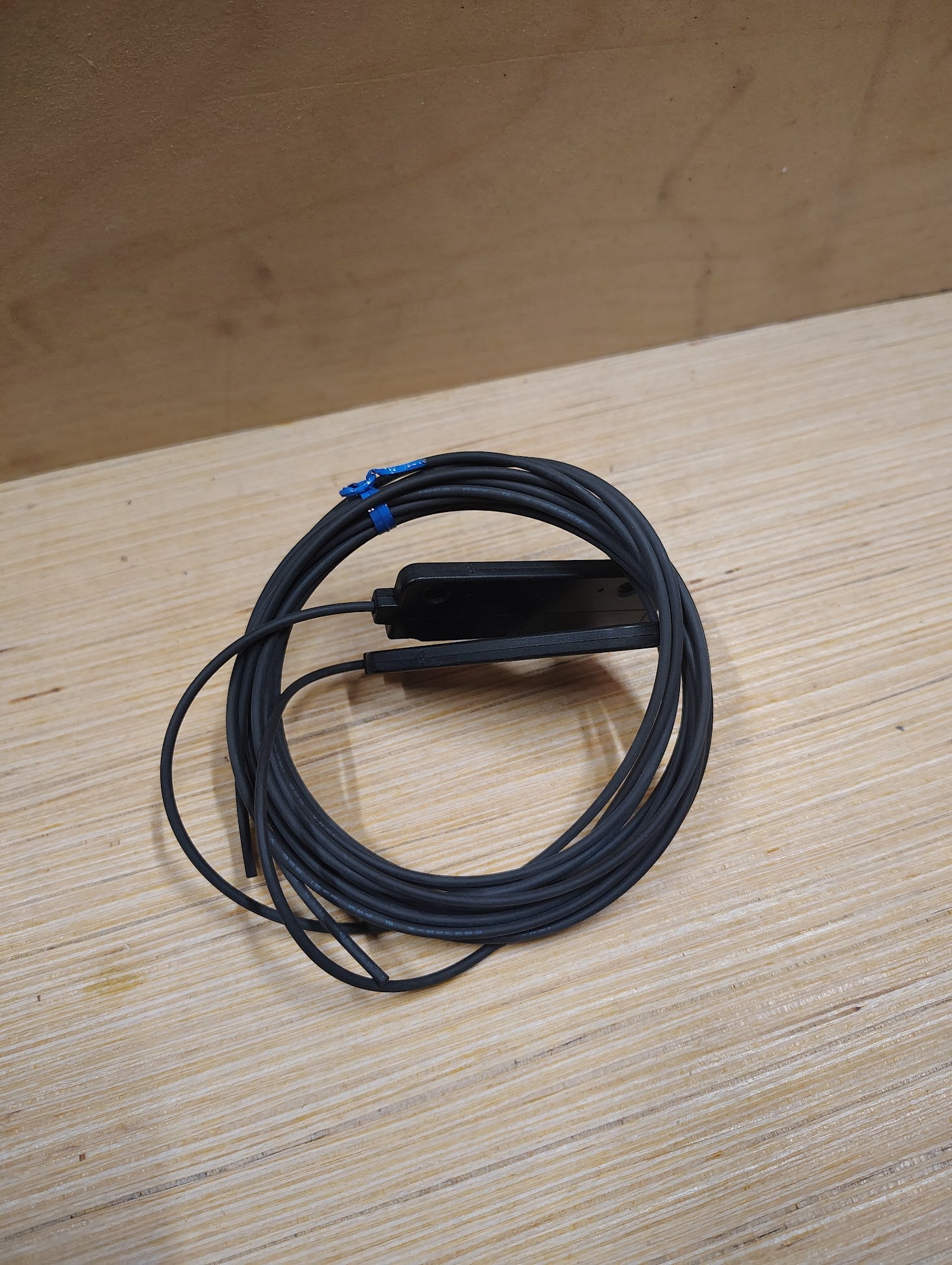 E32 - T16W - Omron E32 - T16W Fiber Optic Sensor - Surplus Alley