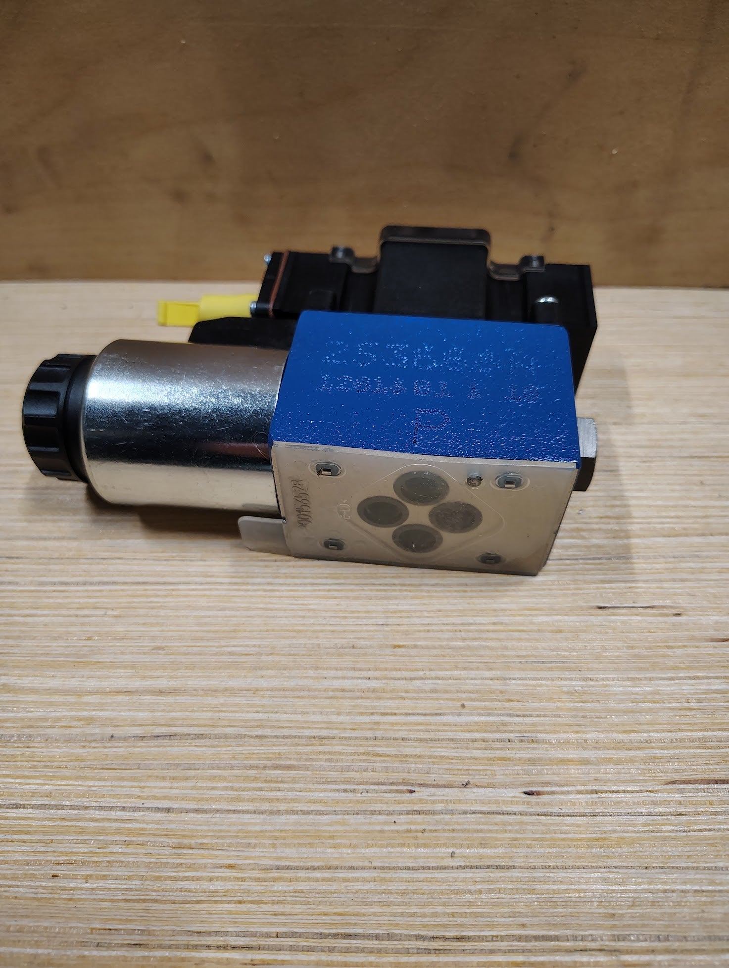 R978017806 - Rexroth R978017806 Directional Control Valve 4WE 6 D62/EG24N9DK24L/62 - Surplus Alley