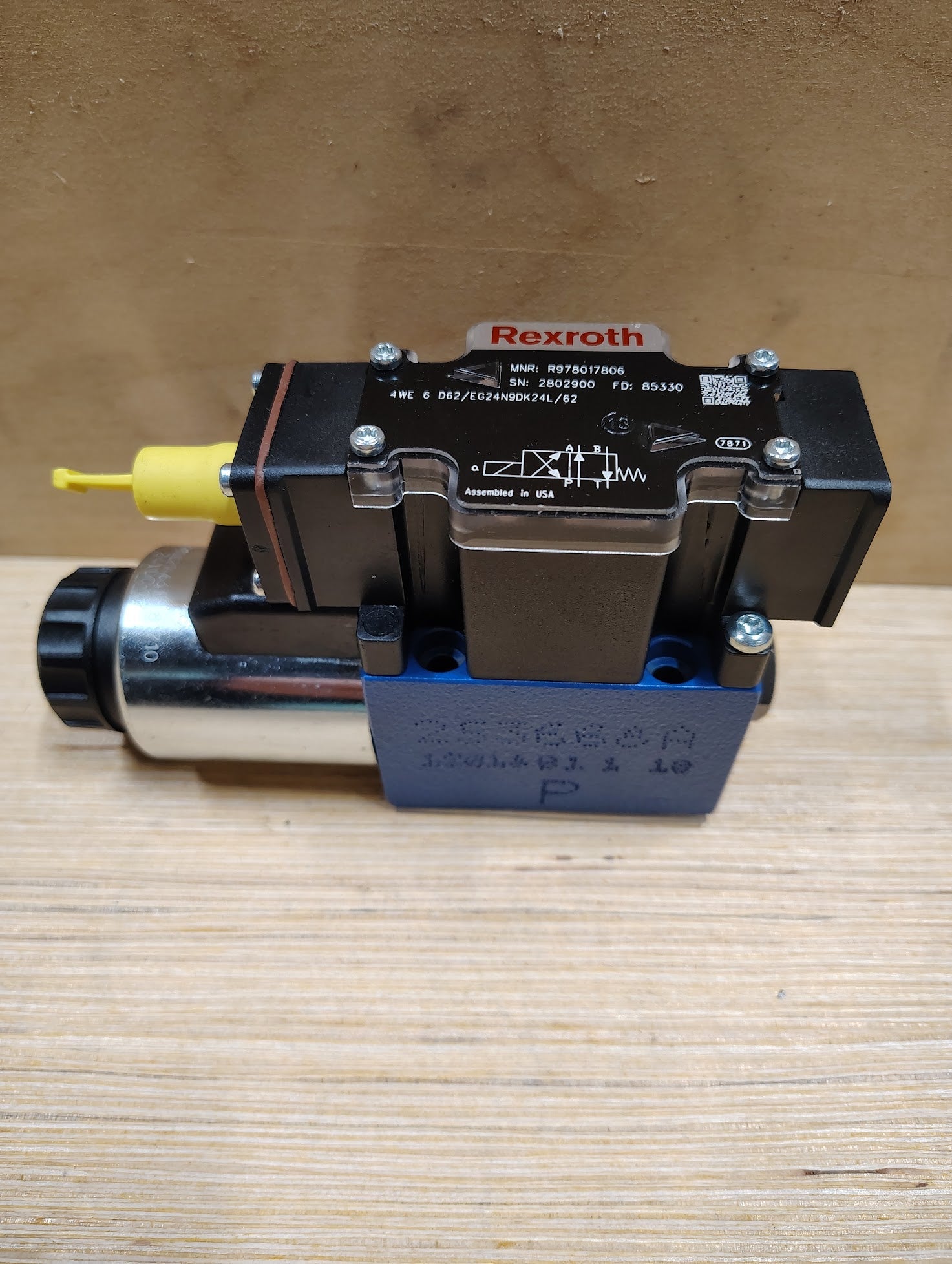 R978017806 - Rexroth R978017806 Directional Control Valve 4WE 6 D62/EG24N9DK24L/62 - Surplus Alley