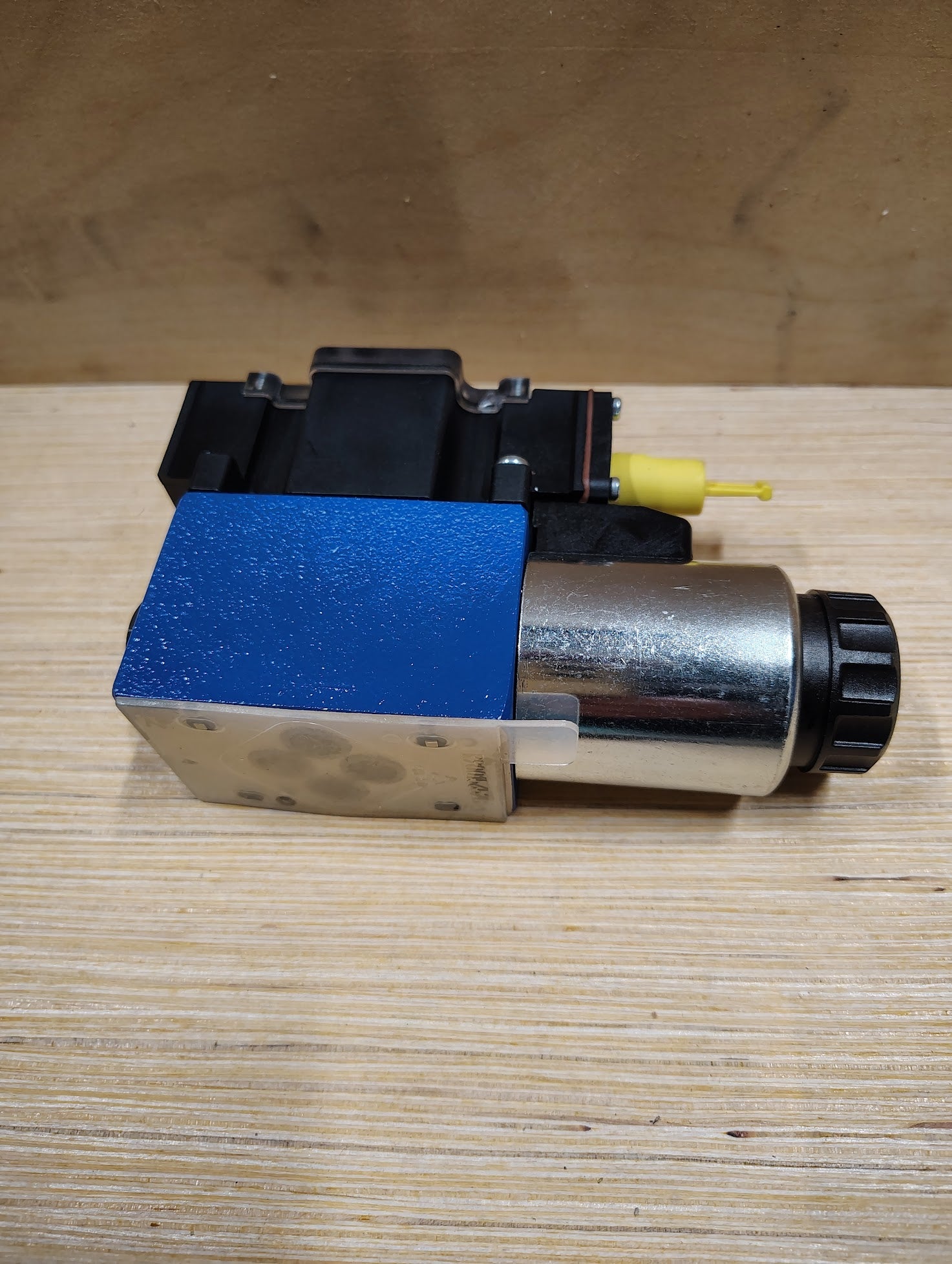 R978017806 - Rexroth R978017806 Directional Control Valve 4WE 6 D62/EG24N9DK24L/62 - Surplus Alley