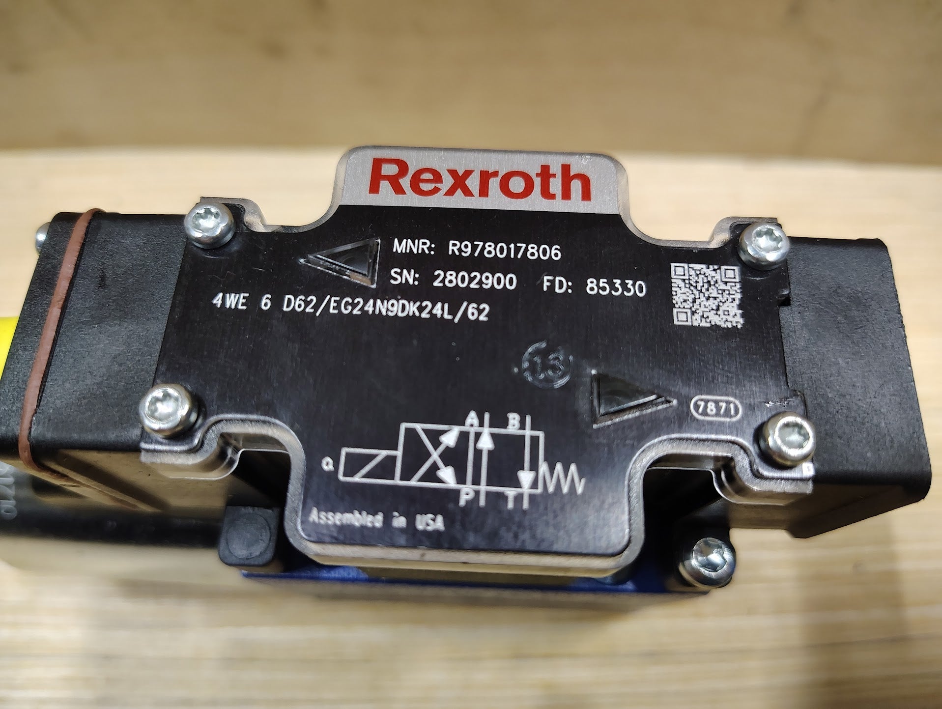 R978017806 - Rexroth R978017806 Directional Control Valve 4WE 6 D62/EG24N9DK24L/62 - Surplus Alley