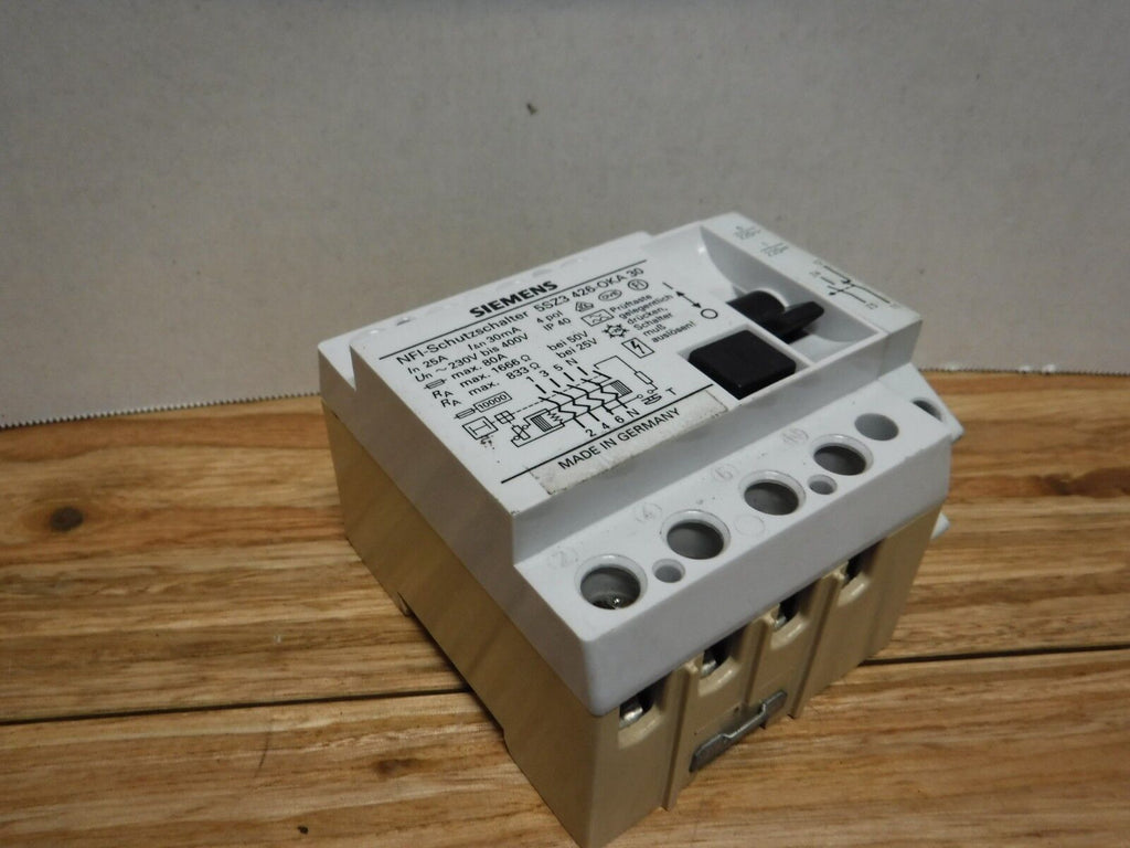 5SZ3 426 - OKA 30 - SIEMENS 5SZ3 426 - OKA 30, 4 POLE BREAKER, 5SZ3 426 - 0KA 30 - Surplus Alley