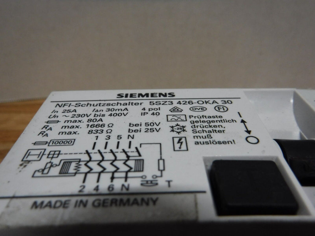 5SZ3 426 - OKA 30 - SIEMENS 5SZ3 426 - OKA 30, 4 POLE BREAKER, 5SZ3 426 - 0KA 30 - Surplus Alley