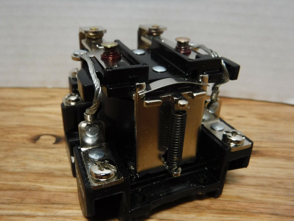 3TX7130 - ODB03 - Siemens Relay 3TX7130 - ODB03, 12V DC, DBDT 30 AMP - Surplus Alley