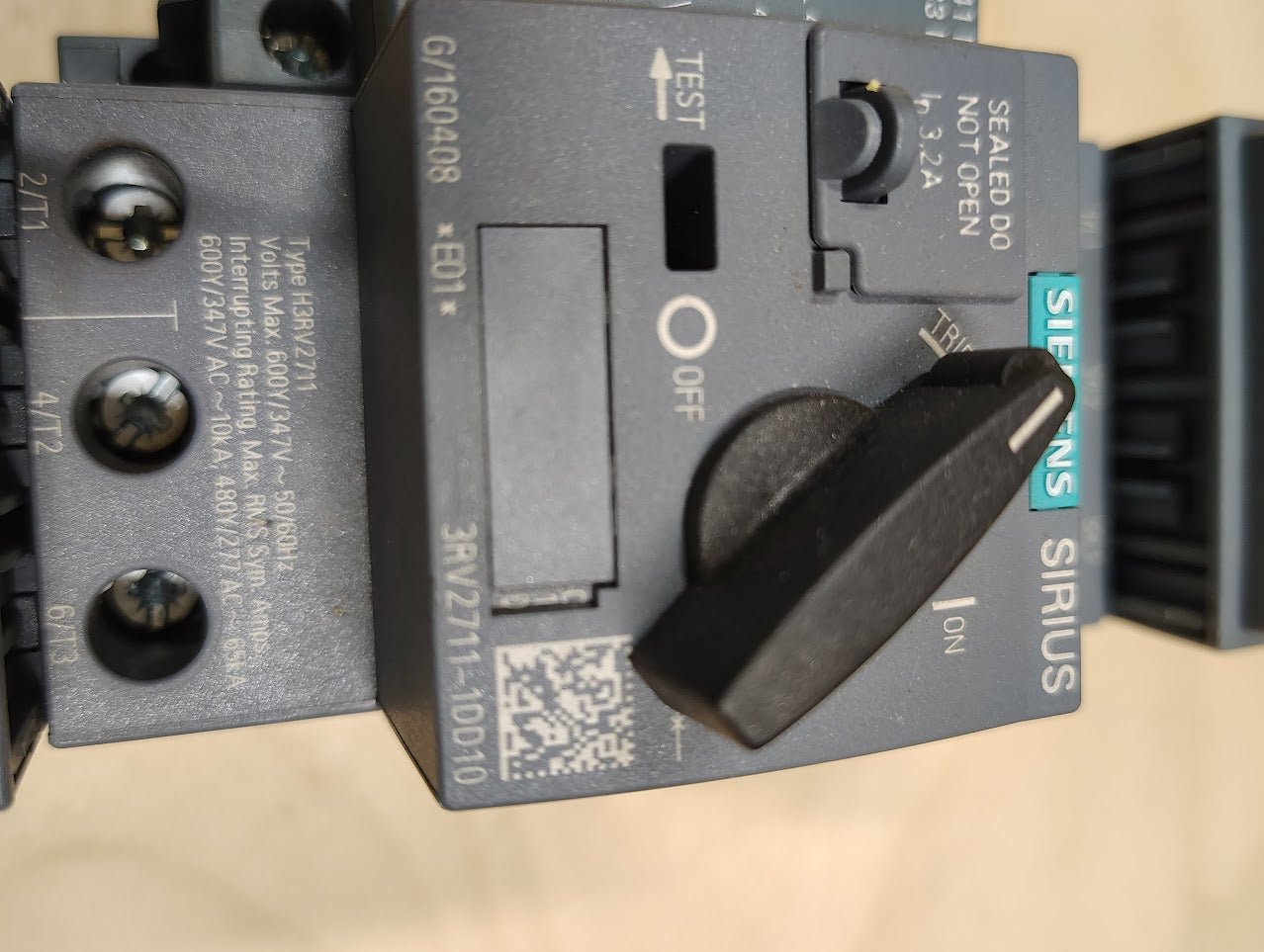 3RV2711 - 1DD10 - Siemens Sirius 3RV2711 - 1DD10 Circuit Breaker 3 Pole 3.2 Amp W/3RV2901 - 1A - Surplus Alley
