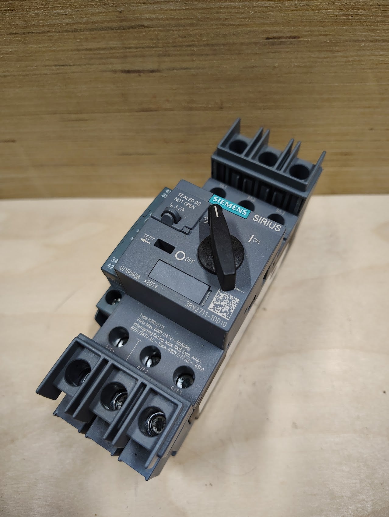 3RV2711 - 1DD10 - Siemens Sirius 3RV2711 - 1DD10 Circuit Breaker 3 Pole 3.2 Amp W/3RV2901 - 1A - Surplus Alley