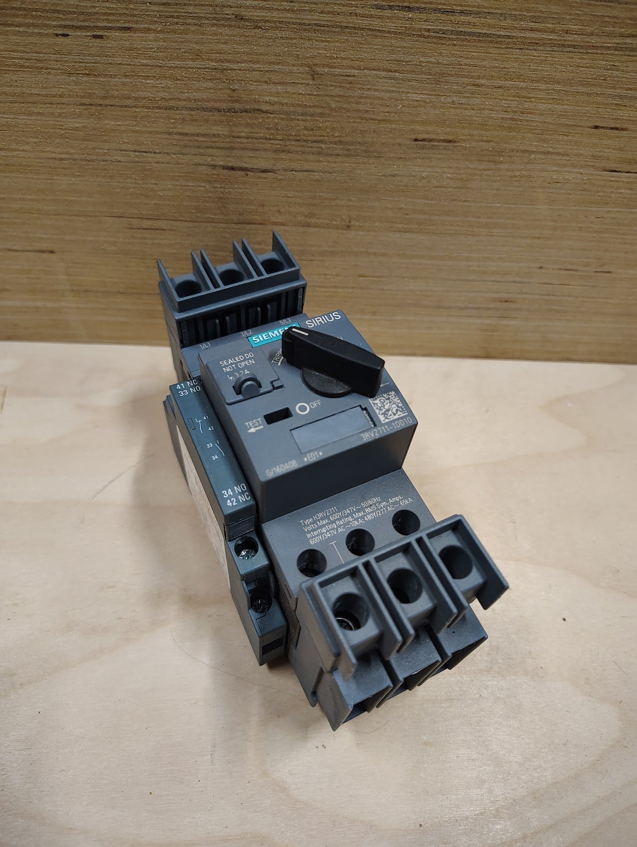 3RV2711 - 1DD10 - Siemens Sirius 3RV2711 - 1DD10 Circuit Breaker 3 Pole 3.2 Amp W/3RV2901 - 1A - Surplus Alley