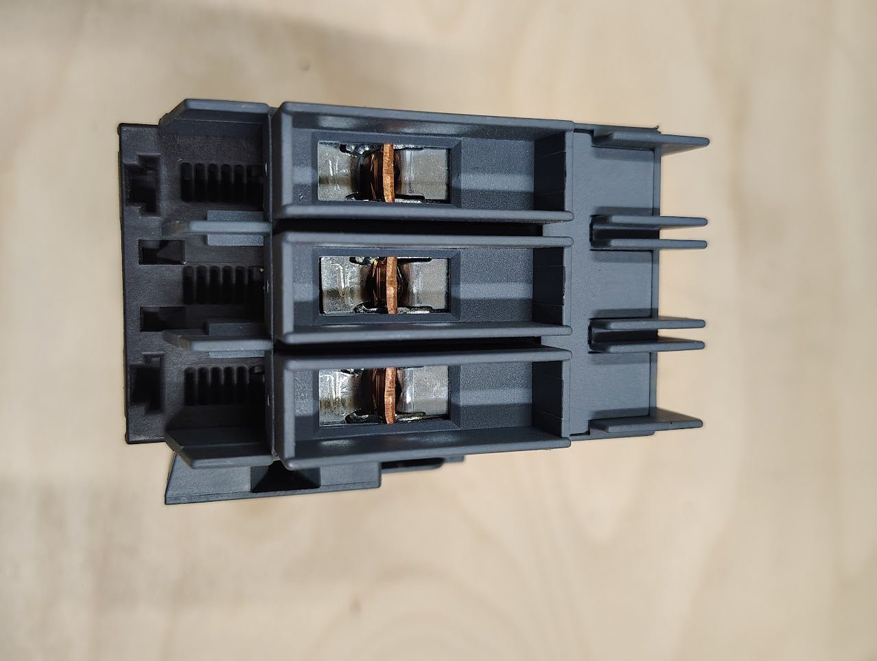 3RV2711 - 1DD10 - Siemens Sirius 3RV2711 - 1DD10 Circuit Breaker 3 Pole 3.2 Amp W/3RV2901 - 1A - Surplus Alley