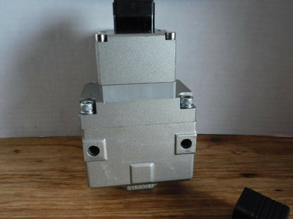 VP3145 - 043DB - SMC VP3145 - 043DB SOLENOID VALVE - Surplus Alley