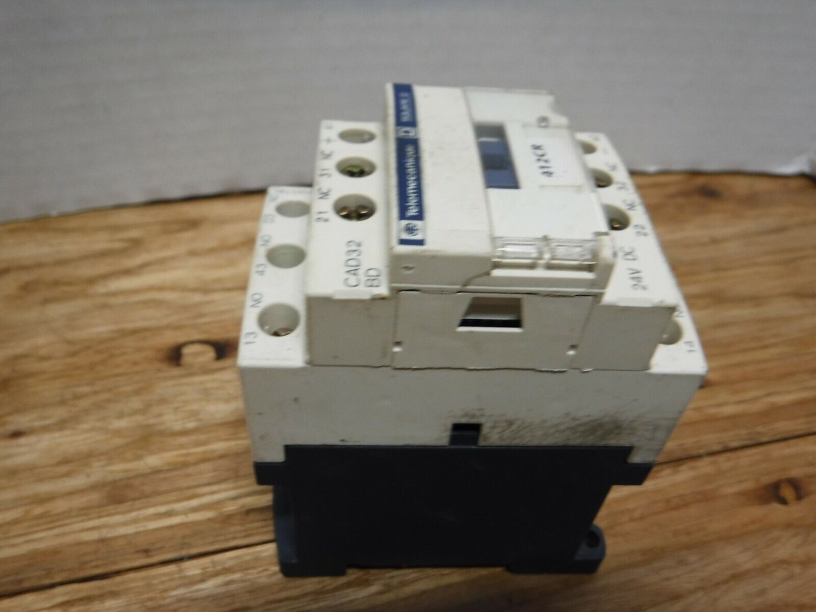 CAD32BD - TELEMECANIQUE CAD32BD CONTACTOR LAD4TBDL 24V - Surplus Alley