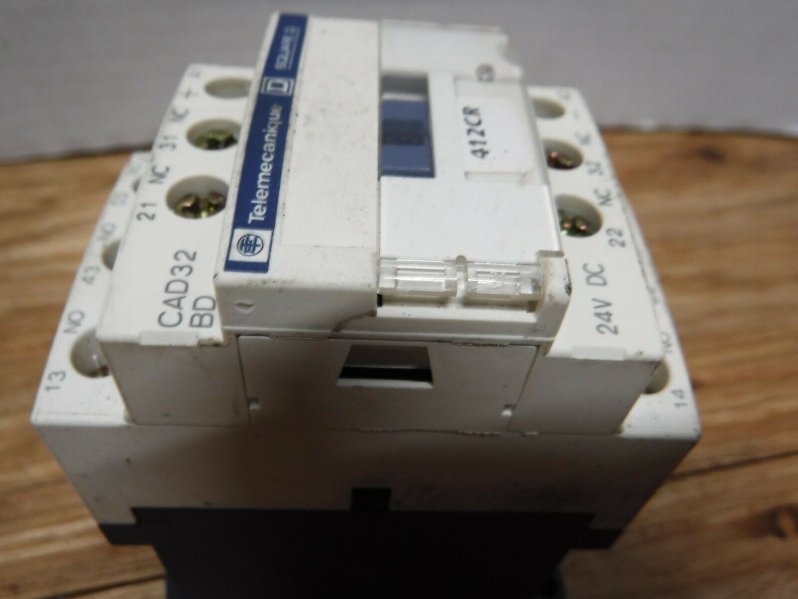 CAD32BD - TELEMECANIQUE CAD32BD CONTACTOR LAD4TBDL 24V - Surplus Alley