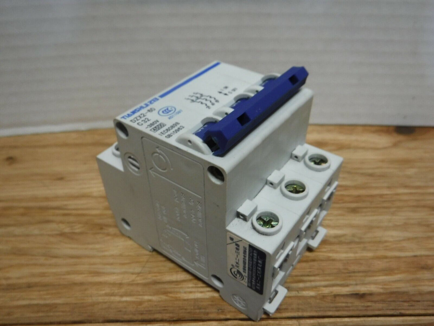 DZX2 - 60 C32 - TIANSHUI 213 DZX2 - 60 C32, 3POLE 32AMP BREAKER - Surplus Alley